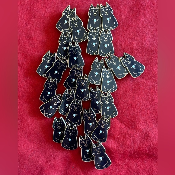 Black cat pin set - Picture 2 of 3